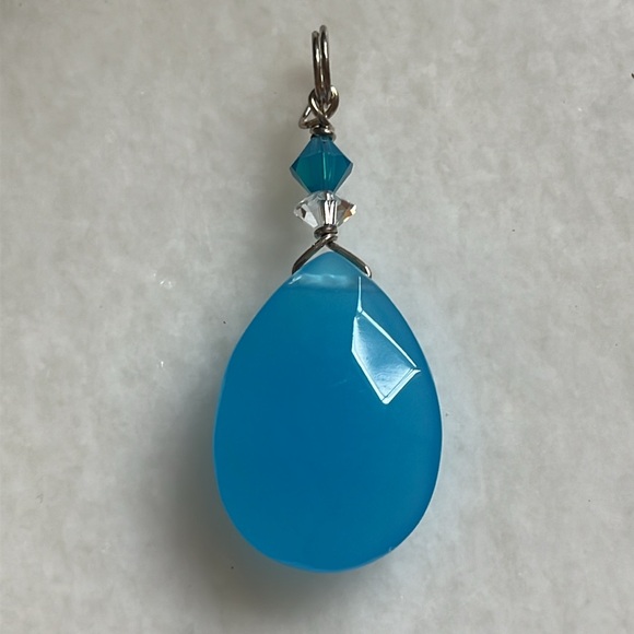 NWOT Gorgeous blue pendant with Swarovski/ Sterling - Picture 2 of 4